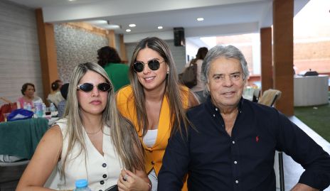  Mariana, Bárbara y Roberto Berrones.