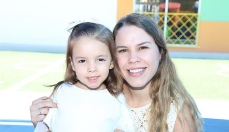  Brenda Barajas y Camila.