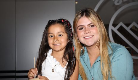 Paola Nava y Emma Arreola.