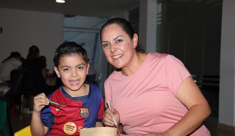  Santiago Giménez y Jessica Moctezuma.