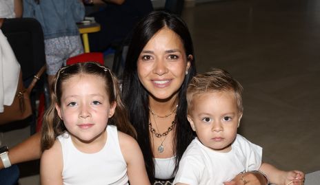  Lorena Cerda, Ximena y Santiago Luna.