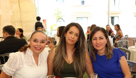  Verónica Gómez, Adriana Pinedo  y Adriana Bretón.