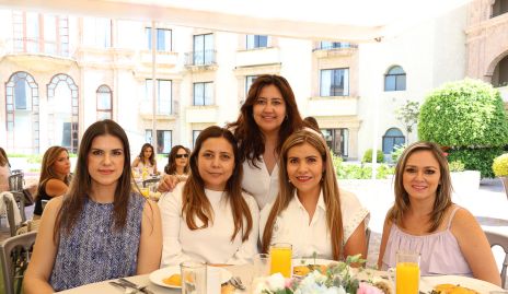  Alma Hervert, Jennifer Medina, Elena Saucedo, Helens Echavarri y Nayeli González.