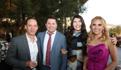  Armando Ruiz, Francisco Mendoza, Fátima y Karina Rodríguez.