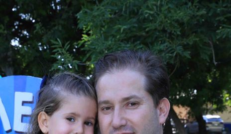  Amelia con su papá Pablo Torres.