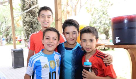  Ricardo, Alejandro Zarur, Emiliano y Mateo Valle.