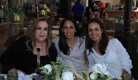  Vicky, Tatina y Ale.