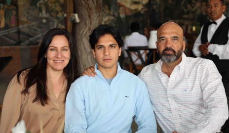  Gabriela Motilla, José Manuel y José Manuel Assad.