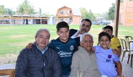  Federico Garza, Diego González, Fausto, Alejandro y Marcelo González.