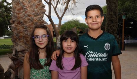  Romina, Loretta y Diego.