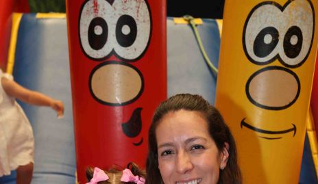  Mónica Esparza y Regina Arredondo.