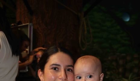  Paola Córdova y Macarena.