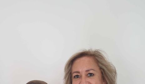  Lucy Alfaro con su nieto Marcelo Castillo.