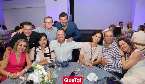  José Luis Valle, Mauricio Valle, Héctor Gómez, Maggie Portillo, Ruth de la Torrem Héctor Valle e Isabel Torre.