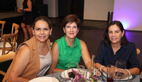  Toyita Villalobos, Yusa de la Rosa y Ángeles Gutíerrez.
