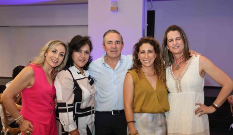  Maggie Portillo, Ruth de la Torre, Gerardo Valle, Nina Venavid e Isabel Torre.