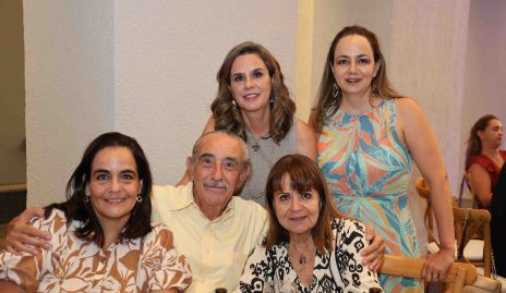  Pili Gallegos, Rafael Gallegos, Rocío Álvarez, Tere Gallegos y Rocío Gallegos.