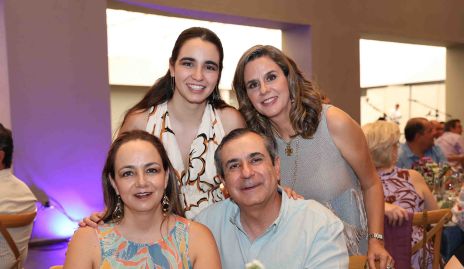  Valeria Martínez, Rocío Gallegos, Tere Gallegos y Ricardo Martínez.