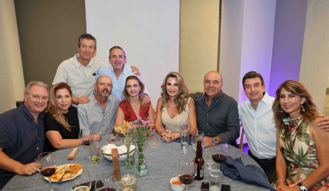  Enrique Minondo, Vero Aguirre, Toño Mendizábal, Ricardo Meade, Gerardo Valle, Karina Navarro, Bertha Barragán, Roberto Alcalde, Oscar Silos y Verónica Pedroza.