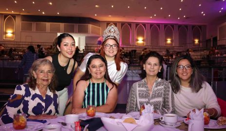  Martha Elena Hernandez, Camila Monserrat, Ma. Joaquina Reyes, Jazmin Vazquez, Ximena Noyola y Dany Noyola.