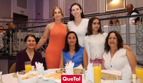  Roviette, Rosa María, Ivette, Rocio, Karen y Gina.