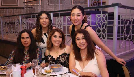  María Jose Sandoval, Valeria Sandoval, María Clara, Georgina Silva y Laura Zaragoza.