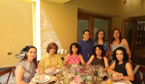  Laura Rodríguez con sus cuñadas y primas.