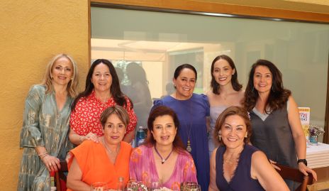  Laura Rodríguez con sus amigas.