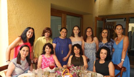  Laura Rodríguez con sus cuñadas y primas.