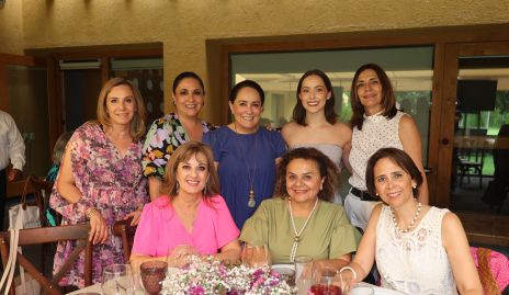  Laura Rodríguez con sus amigas.