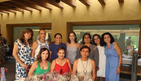  Laura Rodríguez con sus amigas.