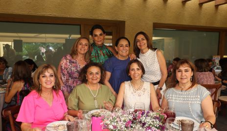  Bety Lavín, Marily de Tobías, Laura Rodríguez, Ceci Delgado, Yolanda Payán, Tita Aguillón, Diana de Villarreal y Claudia González.
