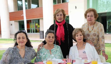  Claudia Dávalos, Guadalupe Romero, Martha Elena Garza, Bertha Alicia del Pozo y Roxana Delgado.