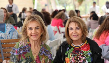  Gloria Estrada y Lourdes Bustos.