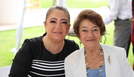  Tita y Ernestina Pedroza.