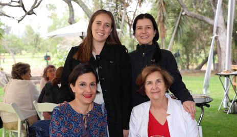  Adriana Salguero, Alicia Gómez, Alicia Salguero y Fernanda Tabera.