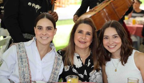  Bárbara González, Marisol Hernández y Daniela González.