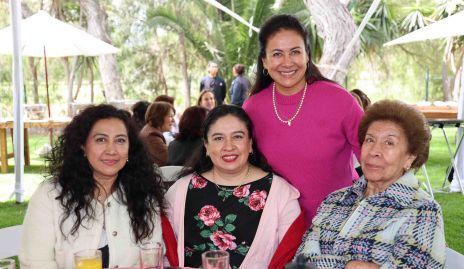  Enedina Medellín, Verónica, Cecilia y Norma Ramírez.