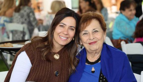  Alis Gómez y Licha Hinojosa.