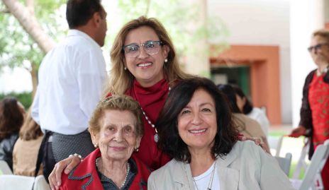  Laura, Claudia y Peri.