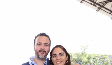  Alejandro Granados y Mari Carmen Mejía con su hijo Emilio.