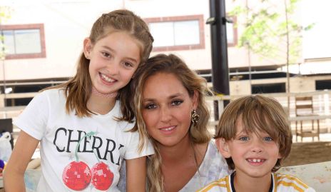  María Inés, María Torres y Santiago.