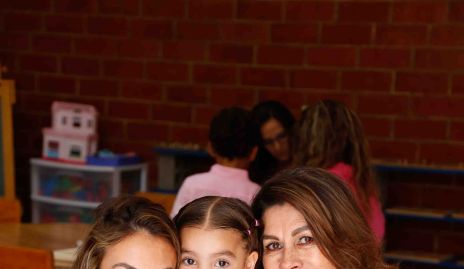  Ana Gaby Astorga, Carlota Cabral y Minerva de Astorga.
