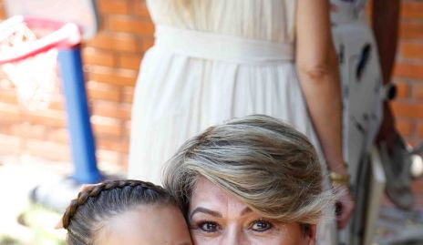  Roberta con su abuelita María Guadalupe.
