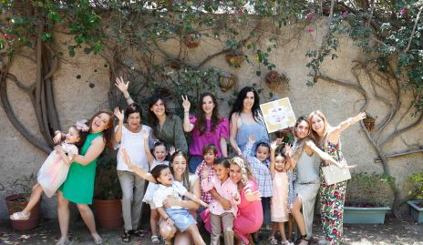  Festejando a las mamás.