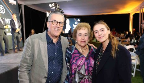  Agustín Esparza, Bertha Alicia de Pozo y Tamara Esparza.