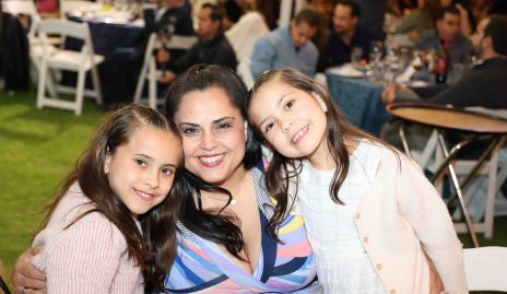  Alejandra de los Santos, Alejandra Mendizábal y Lorena de los Santos.
