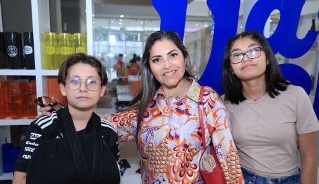  José María, Miriam y Miriam Isabela.