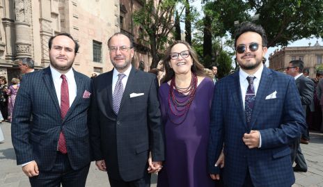  Familia Lomelí González.