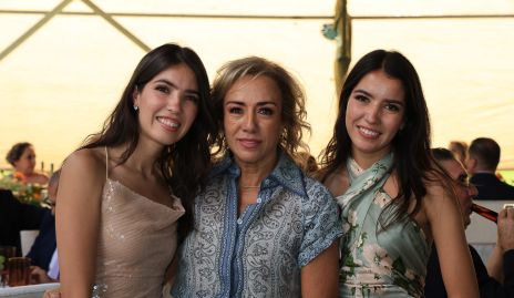  Karina Alcalde, Karina Ramos y María Alcalde.